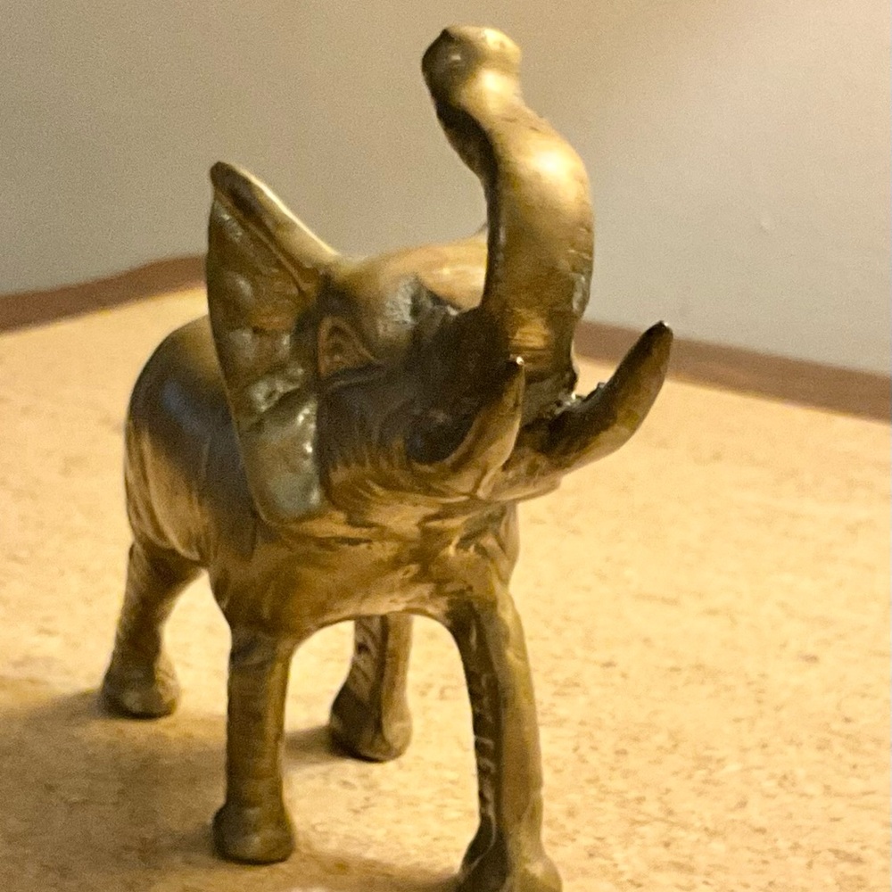 Vintage Brass Elephant Figurine With Trunk Raised For Good Luck - Picture 3 of 4